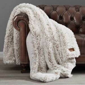 FRYE Arctic Luxe Faux Fur Throw 60” x 70”
